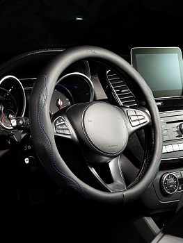 Оплетка на руль каркасная Кожа микрофибра Lord Autofashion (9370 Чёрный/Синяя строчка M)
